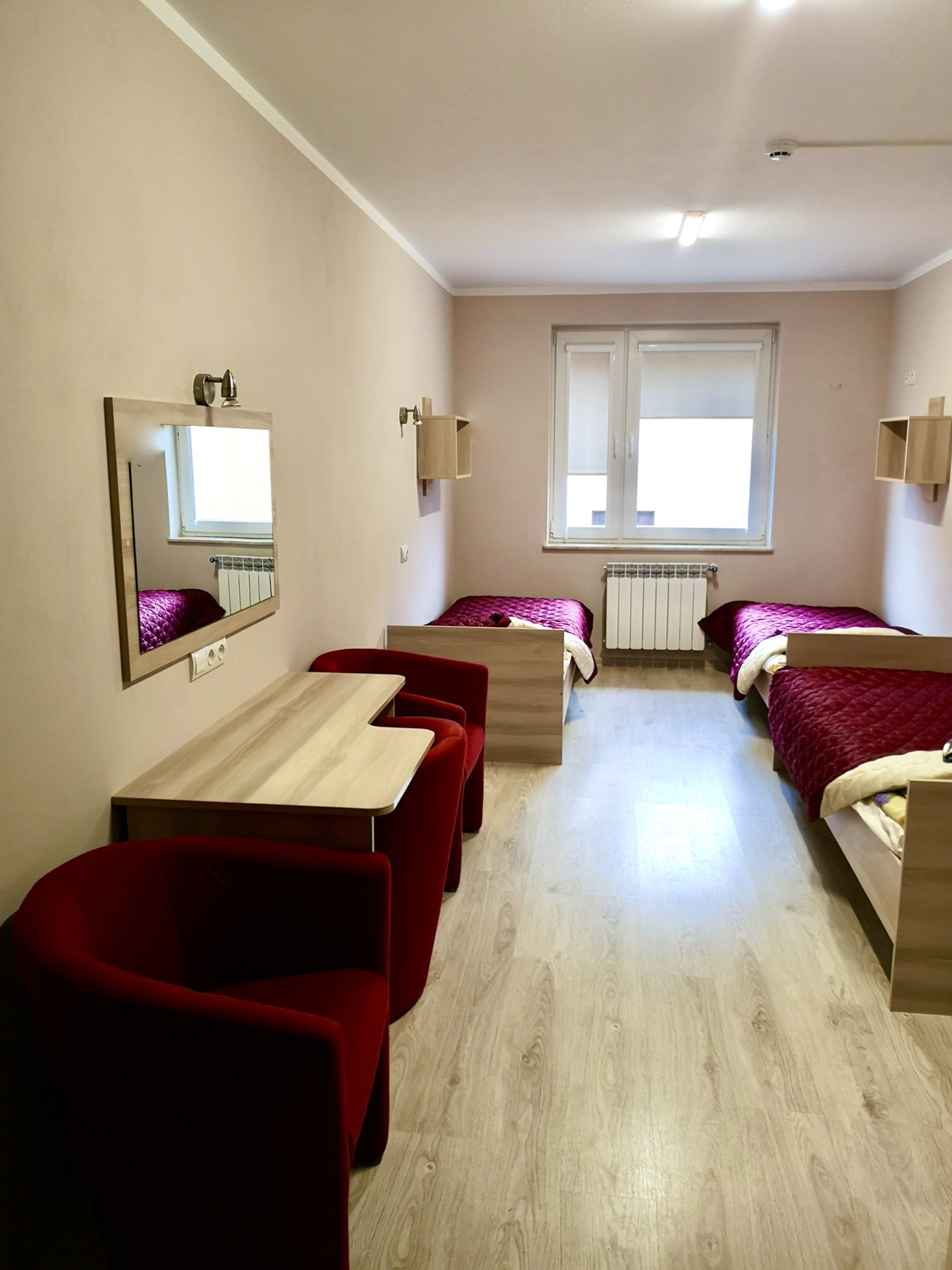 Współczesny pokój po modernizacji w Ośrodku Wierna
